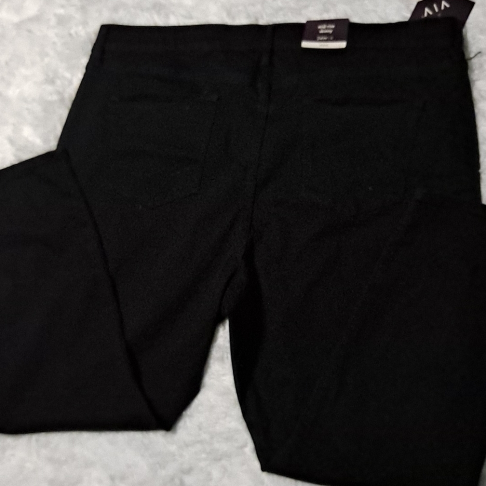 Like New! Ava and Viv Black Skinny Denim - Picture 6 of 7
